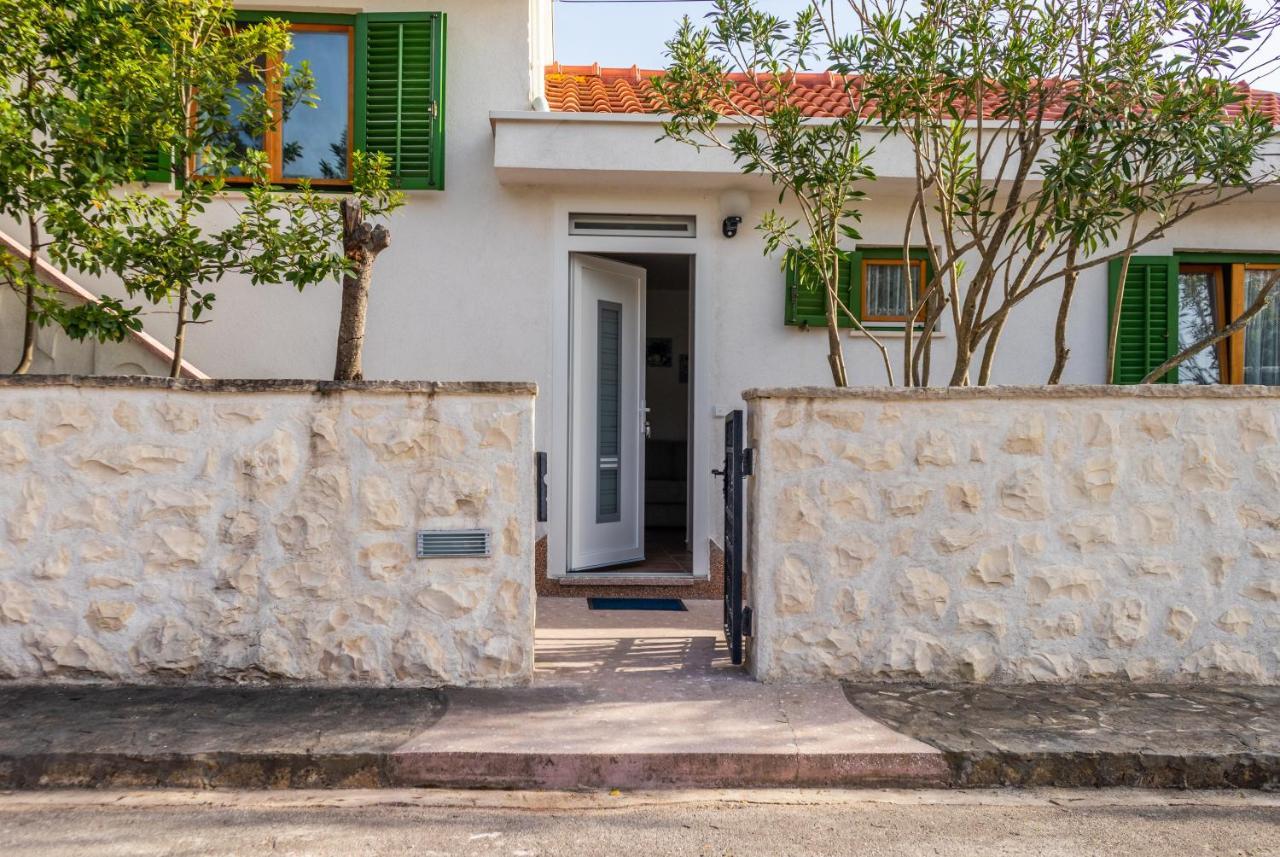 Apartments Summer Touch Petrcane Bagian luar foto