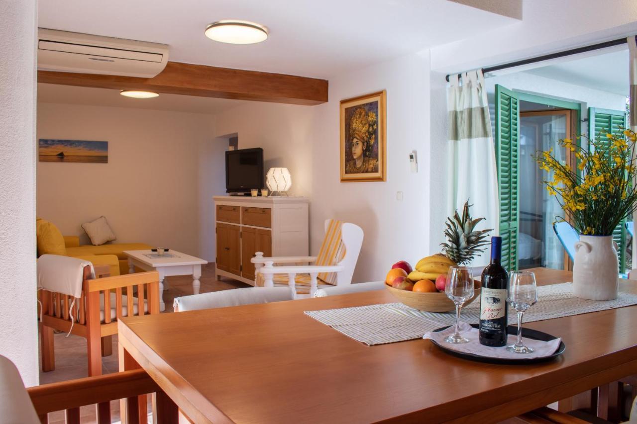 Apartments Summer Touch Petrcane Bagian luar foto