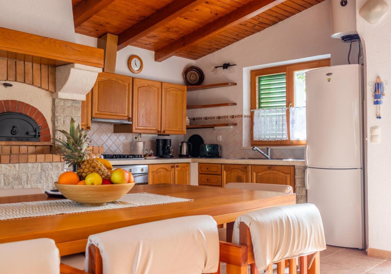 Apartments Summer Touch Petrcane Bagian luar foto