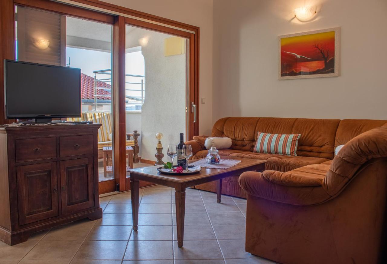 Apartments Summer Touch Petrcane Bagian luar foto