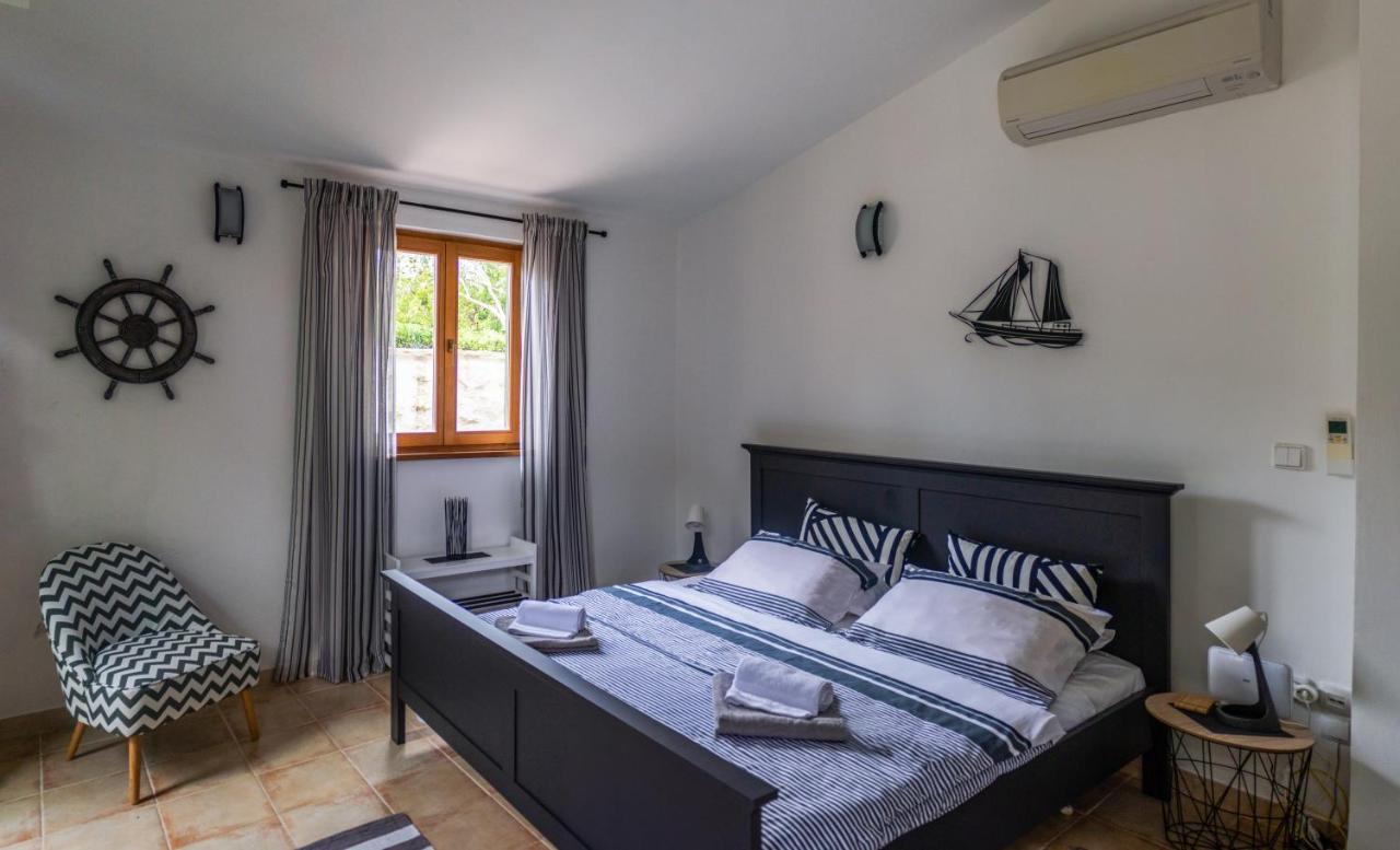 Apartments Summer Touch Petrcane Bagian luar foto