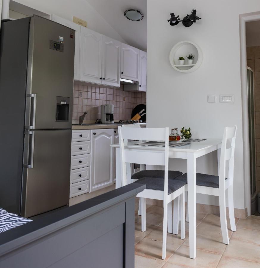 Apartments Summer Touch Petrcane Bagian luar foto