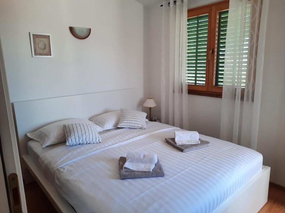 Apartments Summer Touch Petrcane Bagian luar foto
